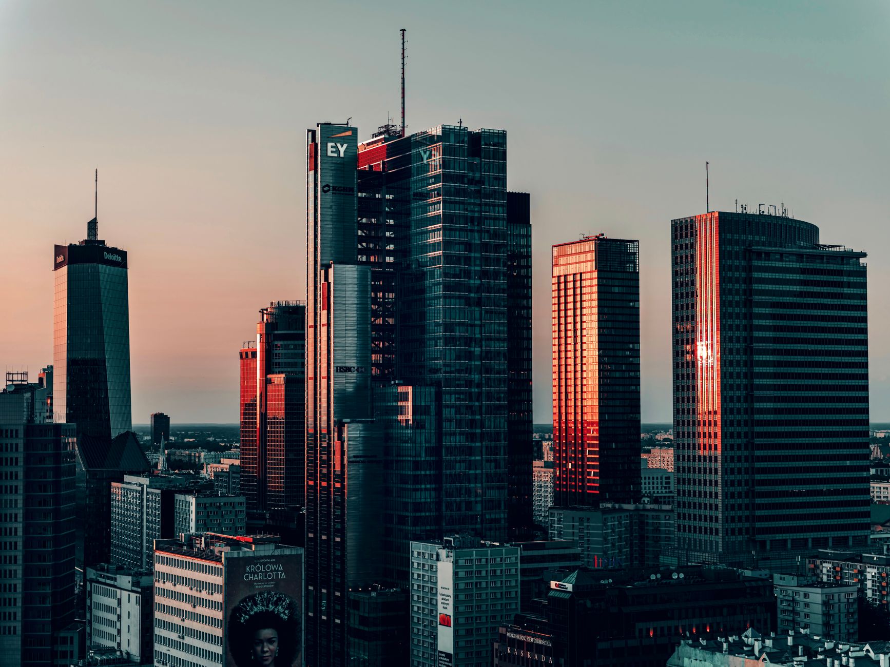EMIR 3.0 wymaga nowych raportów od firm. KNF wyjaśnia, jak i gdzie je składać